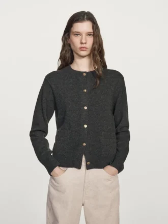 Gilets en maille avec boutons dorés