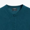 Gilets en tricot de laine avec boutons recouverts Gilets en tricot de laine avec boutons recouverts