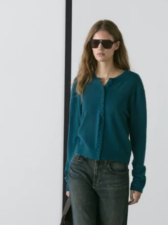 Gilets en tricot de laine avec boutons recouverts
