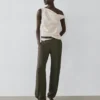 Haut asymétrique avec détail noué Haut asymétrique avec détail noué