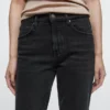 Jean slim court à taille moyenne Jean slim court à taille moyenne