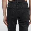 Jean slim court à taille moyenne Jean slim court à taille moyenne