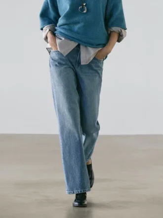 Jean taille basse à coupe droite