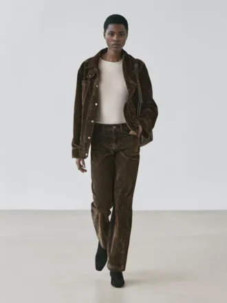 Jean à taille basse et coupe droite, finition floquée