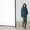Jean à taille moyenne, coupe droite évasée