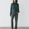 Jean à taille moyenne, coupe droite évasée