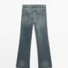 Jean à taille moyenne, coupe droite évasée