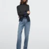 Jean à taille moyenne et coupe droite Jean à taille moyenne et coupe droite