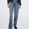 Jean à taille moyenne et coupe droite Jean à taille moyenne et coupe droite