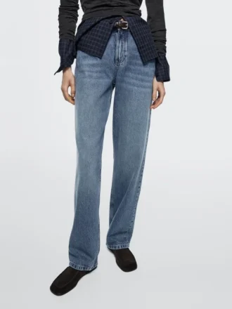 Jean à taille moyenne et coupe droite