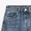 Jean à taille moyenne et coupe droite Jean à taille moyenne et coupe droite