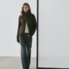 Jean à taille moyenne et pattes d’éléphant Jean à taille moyenne et pattes d’éléphant