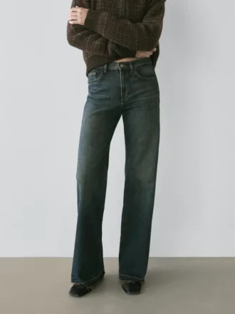 Jean à taille moyenne et pattes d&rsquo;éléphant
