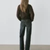 Jean à taille moyenne et pattes d’éléphant Jean à taille moyenne et pattes d’éléphant