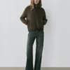 Jean à taille moyenne et pattes d’éléphant Jean à taille moyenne et pattes d’éléphant