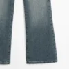 Jean à taille moyenne et pattes d’éléphant Jean à taille moyenne et pattes d’éléphant
