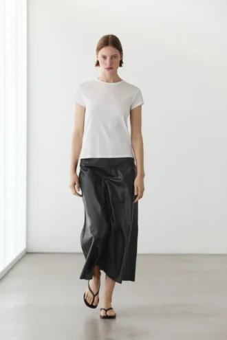 Jupe midi en cuir nappa avec coutures