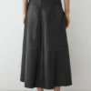 Jupe midi en cuir nappa avec coutures Jupe midi en cuir nappa avec coutures