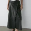 Jupe midi en cuir nappa avec coutures Jupe midi en cuir nappa avec coutures