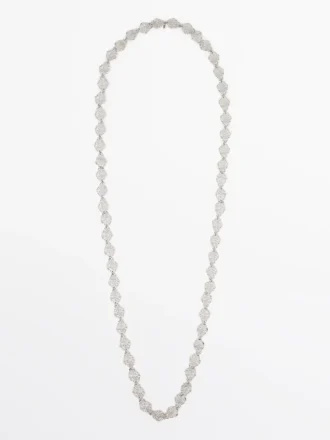 Long collier en dentelle à plusieurs façons de porter