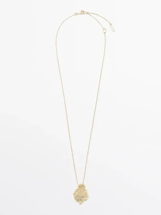 Mini collier avec pendentif en dentelle