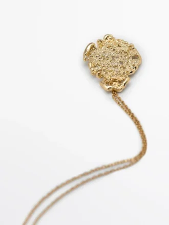 Mini collier avec pendentif en dentelle