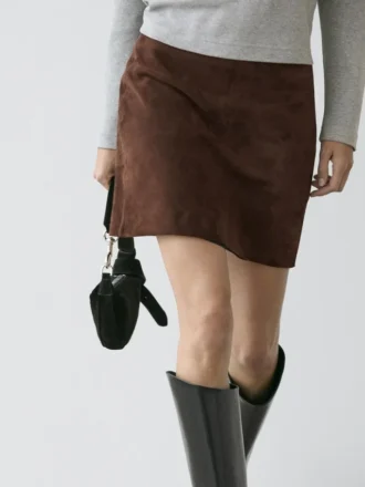 Mini-jupe en cuir suédé
