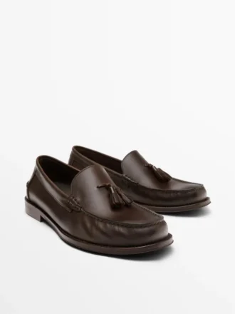 Mocassins en cuir huilé souple avec pompons