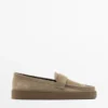 Mocassins en cuir refendu avec semelle caramel Mocassins en cuir refendu avec semelle caramel
