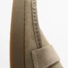Mocassins en cuir refendu avec semelle caramel Mocassins en cuir refendu avec semelle caramel