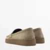 Mocassins en cuir refendu avec semelle caramel Mocassins en cuir refendu avec semelle caramel