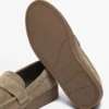 Mocassins en cuir refendu avec semelle caramel Mocassins en cuir refendu avec semelle caramel
