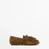 Mocassins en daim refendu avec franges et pompons Mocassins en daim refendu avec franges et pompons