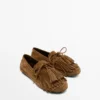 Mocassins en daim refendu avec franges et pompons Mocassins en daim refendu avec franges et pompons