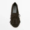 Mocassins en daim refendu avec franges et pompons Mocassins en daim refendu avec franges et pompons