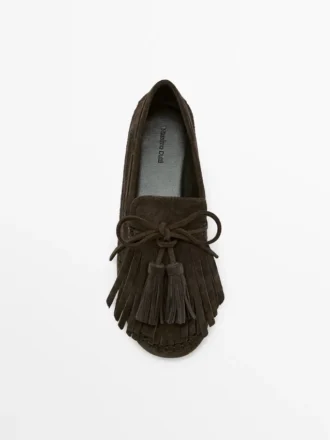 Mocassins en daim refendu avec franges et pompons