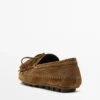 Mocassins en daim refendu avec franges et pompons Mocassins en daim refendu avec franges et pompons