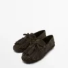 Mocassins en daim refendu avec franges et pompons Mocassins en daim refendu avec franges et pompons
