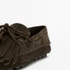 Mocassins en daim refendu avec franges et pompons Mocassins en daim refendu avec franges et pompons