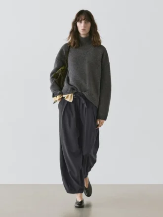 pantalon ample jambes larges et pliss 1 330x440 - Pantalon ample &agrave; jambes larges et pliss&eacute;