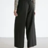 Pantalon court en laine stretch à jambes larges Pantalon court en laine stretch à jambes larges