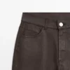 Pantalon droit à taille haute en tissu ciré Pantalon droit à taille haute en tissu ciré