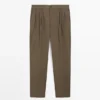 Pantalon en coton avec doubles pinces Pantalon en coton avec doubles pinces