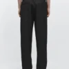 Pantalon en laine à la coupe décontractée Pantalon en laine à la coupe décontractée