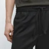 Pantalon en laine à la coupe décontractée Pantalon en laine à la coupe décontractée