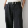 Pantalon en lin à jambes larges et à fines rayures Pantalon en lin à jambes larges et à fines rayures