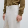 Pantalon en sergé de coton avec ceinture élastiquée Pantalon en sergé de coton avec ceinture élastiquée