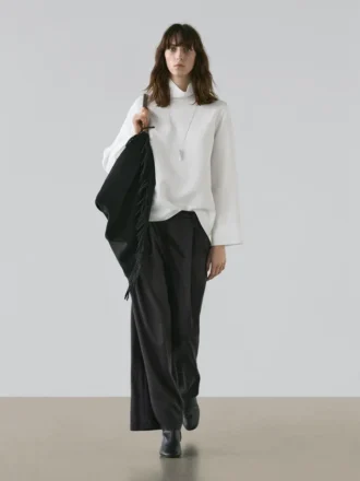 Pantalon fluide avec détails plissés