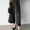 Pantalon fluide avec pinces Pantalon fluide avec pinces