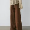 Pantalon large en cuir suédé avec poches Pantalon large en cuir suédé avec poches